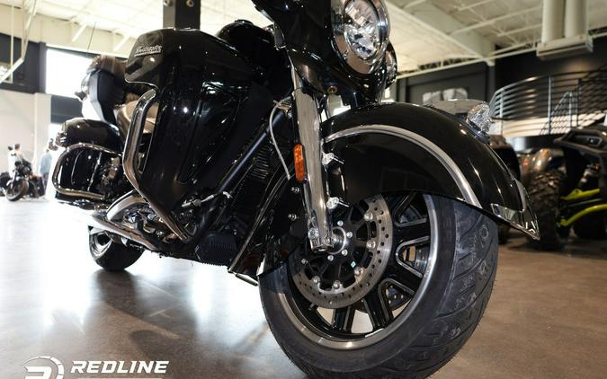 2023 Indian Motorcycle® Roadmaster® Black Metallic