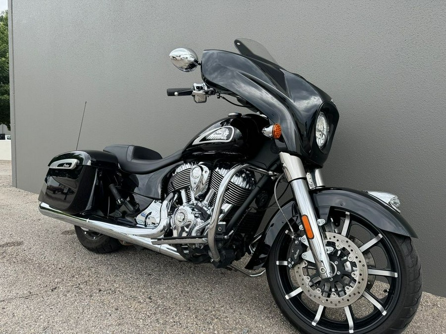 2019 Indian Motorcycle® Chieftain® Limited Thunder Black Pearl