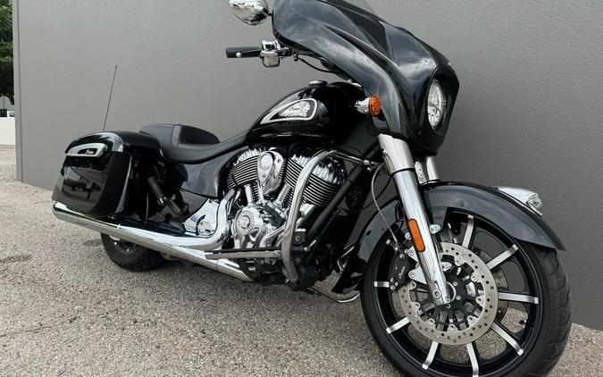 2019 Indian Motorcycle® Chieftain® Limited Thunder Black Pearl