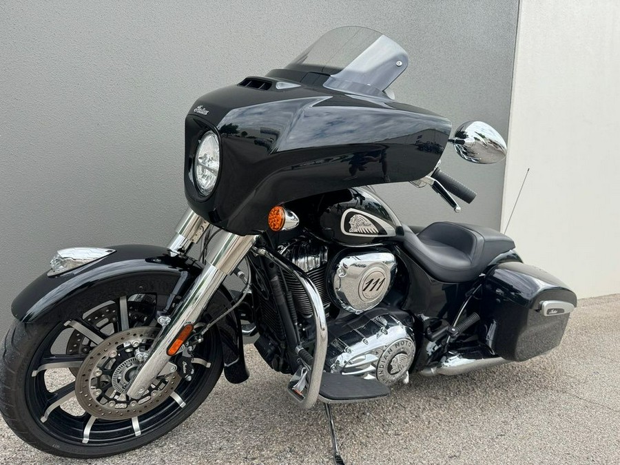 2019 Indian Motorcycle® Chieftain® Limited Thunder Black Pearl