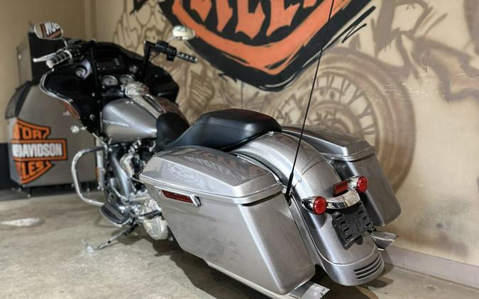 FLTRX 2017 Road Glide®