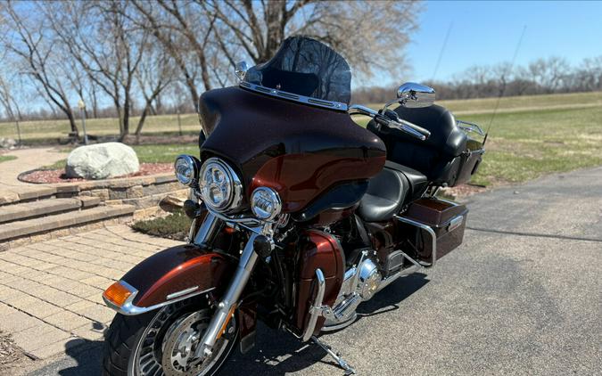 2011 Harley-Davidson® Electra Glide® Ultra Limited Two-Tone Candy Orange/Beer Bottle