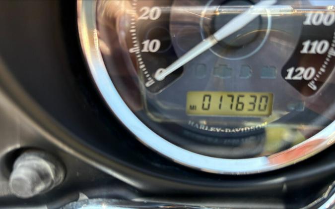 2011 Harley-Davidson® Electra Glide® Ultra Limited Two-Tone Candy Orange/Beer Bottle