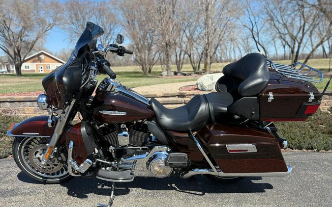 2011 Harley-Davidson® Electra Glide® Ultra Limited Two-Tone Candy Orange/Beer Bottle