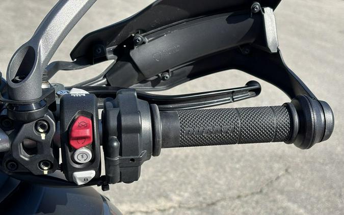 2023 Ducati Multistrada V2 S Thrilling Black & Street Grey