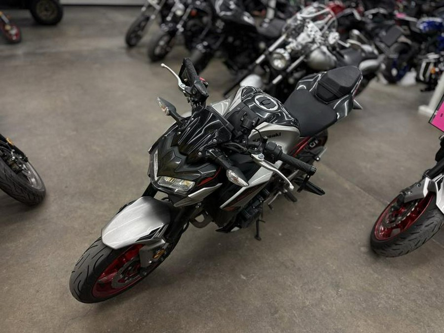 2023 Kawasaki Z900 ABS Metallic Black/Graphite Gray/Flat Black