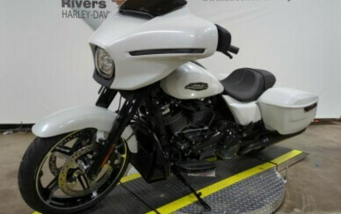 2024 Harley-Davidson® Street Glide® White Onyx Pearl – Black Finish