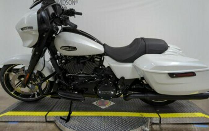 2024 Harley-Davidson® Street Glide® White Onyx Pearl – Black Finish