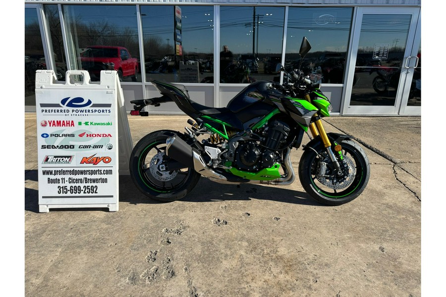 2024 Kawasaki Z900 SE ABS Metallic Spark Black/Metallic Matte Graphite Steel Gray/Candy Lime Green