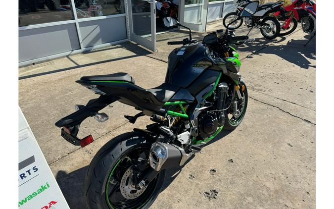 2024 Kawasaki Z900 SE ABS Metallic Spark Black/Metallic Matte Graphite Steel Gray/Candy Lime Green