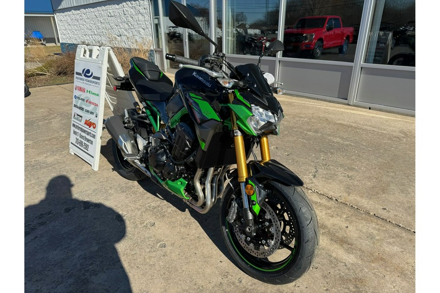 2024 Kawasaki Z900 SE ABS Metallic Spark Black/Metallic Matte Graphite Steel Gray/Candy Lime Green