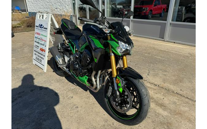 2024 Kawasaki Z900 SE ABS Metallic Spark Black/Metallic Matte Graphite Steel Gray/Candy Lime Green