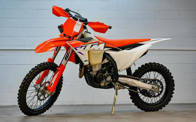 2025 KTM SX Lineup First Look: 300, 250, 150, 125 [11 Fast Facts]