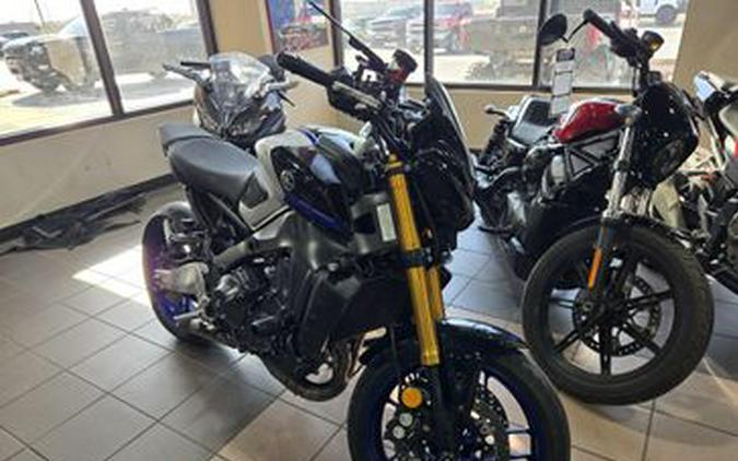 Used 2016 YAMAHA FZR SVHO WHITE AND RED