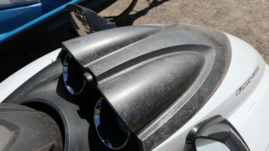 2016 YAMAHA FZR SVHO WHITE AND RED