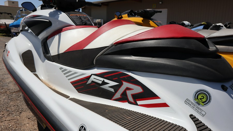 2016 YAMAHA FZR SVHO WHITE AND RED
