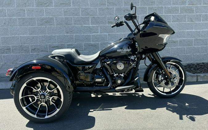 2026 Harley-Davidson® Road Glide 3 VIVID BLACK