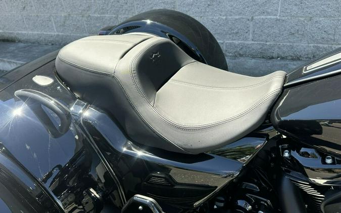 2026 Harley-Davidson® Road Glide 3 VIVID BLACK