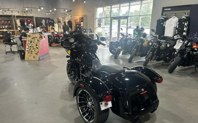 2025 Harley-Davidson® FLTRT - Road Glide® 3
