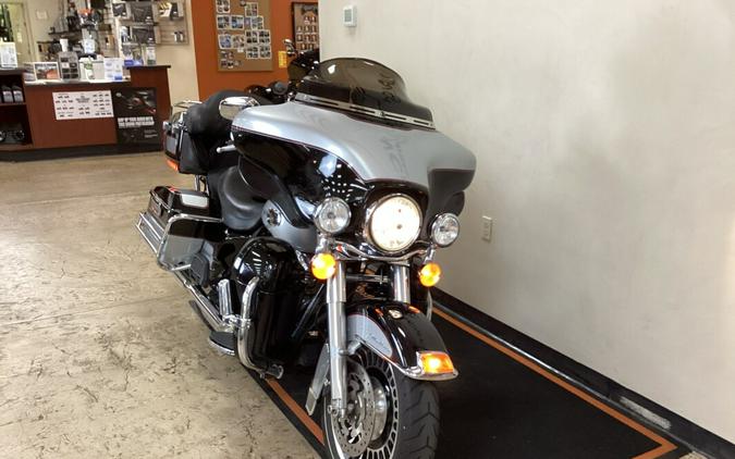 2010 Harley-Davidson Electra Glide® Ultra Classic® Vivid Black FLHTCU