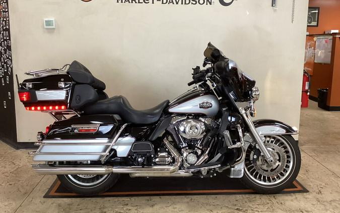 2010 Harley-Davidson Electra Glide® Ultra Classic® Vivid Black FLHTCU