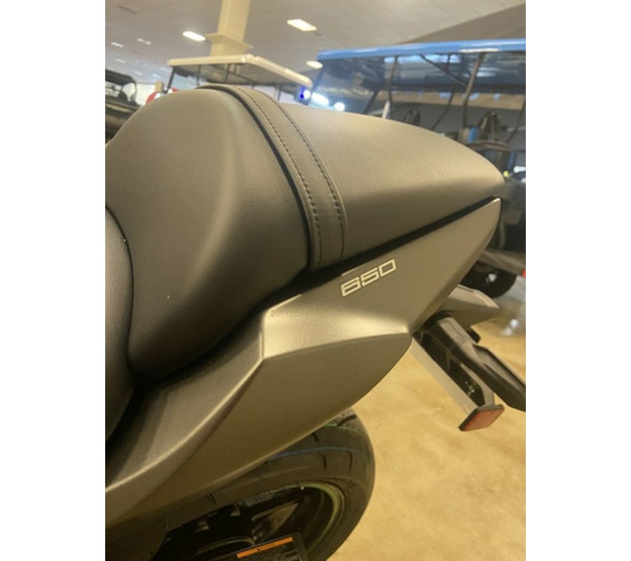 2024 Kawasaki Ninja 650 Metallic Matte Graphenesteel Gray/Ebony