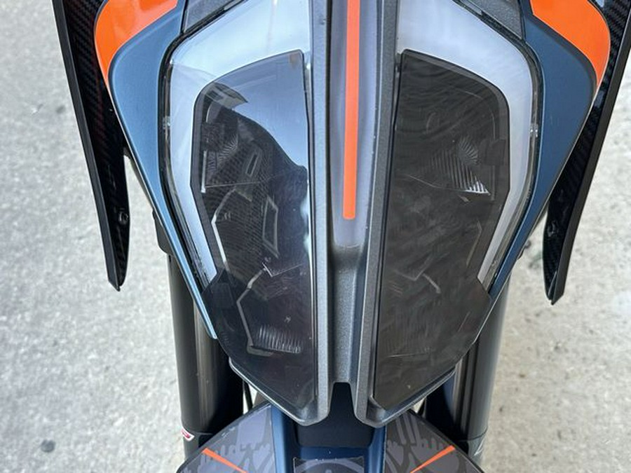 2022 KTM 890 DUKE R