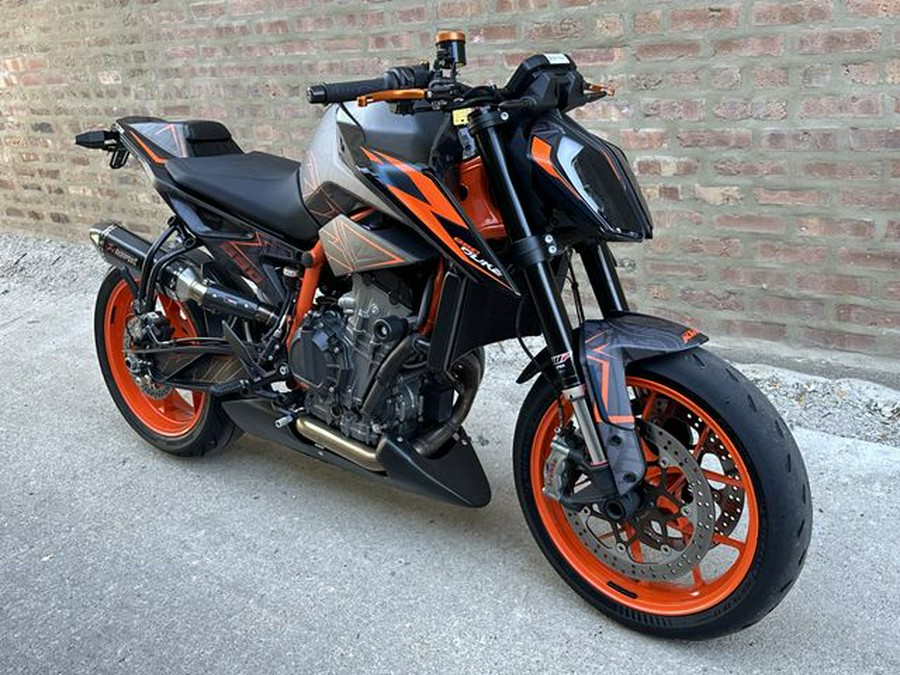 2022 KTM 890 DUKE R