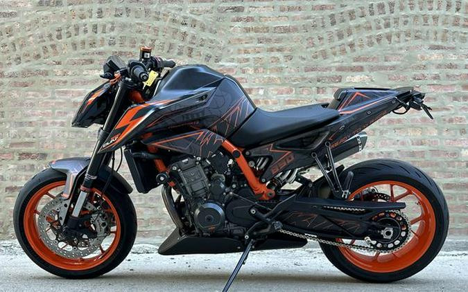 2022 KTM 890 DUKE R