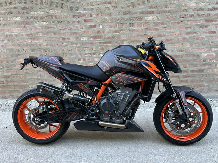 2022 KTM 890 DUKE R