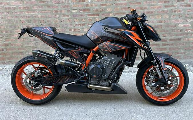 2022 KTM 890 DUKE R