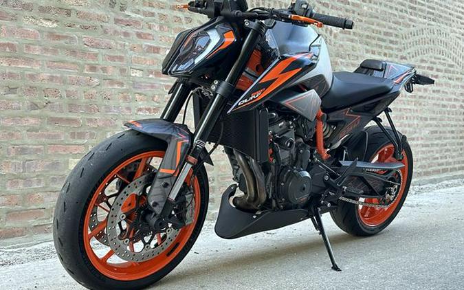 2022 KTM 890 DUKE R