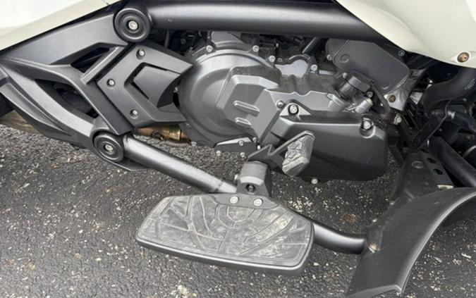 2017 Can-Am® Spyder® F3-T 6-Speed Semi-Automatic (SE6)