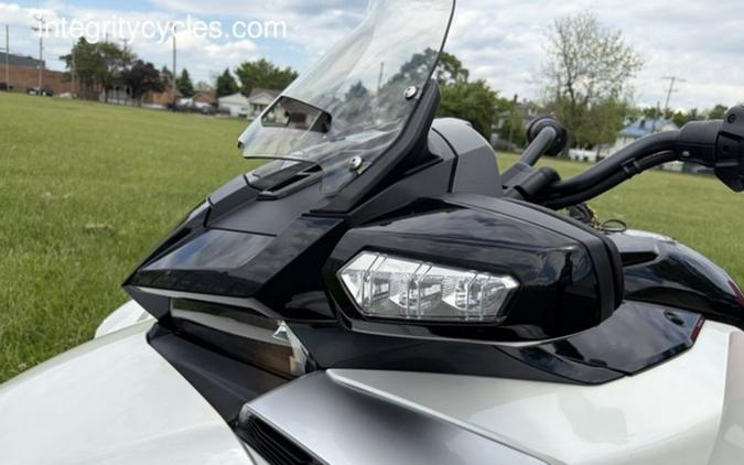 2017 Can-Am® Spyder® F3-T 6-Speed Semi-Automatic (SE6)