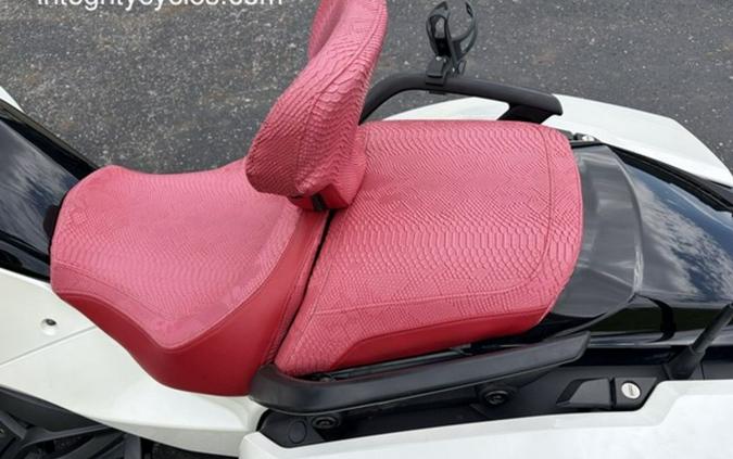 2017 Can-Am® Spyder® F3-T 6-Speed Semi-Automatic (SE6)