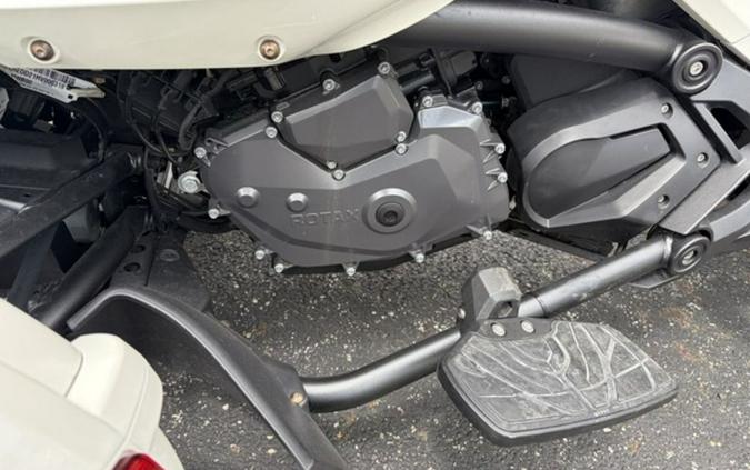 2017 Can-Am® Spyder® F3-T 6-Speed Semi-Automatic (SE6)
