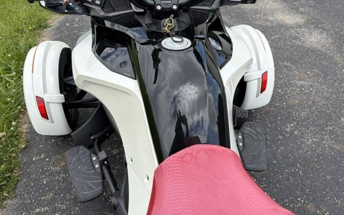 2017 Can-Am® Spyder® F3-T 6-Speed Semi-Automatic (SE6)