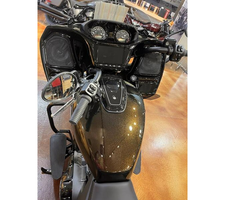 2024 Indian Motorcycle® Challenger® Dark Horse® Icon Smoky Quartz Metallic Pearl/Black Metallic