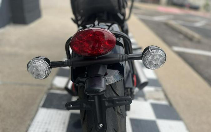 2022 Triumph Bonneville Bobber Cordovan Red