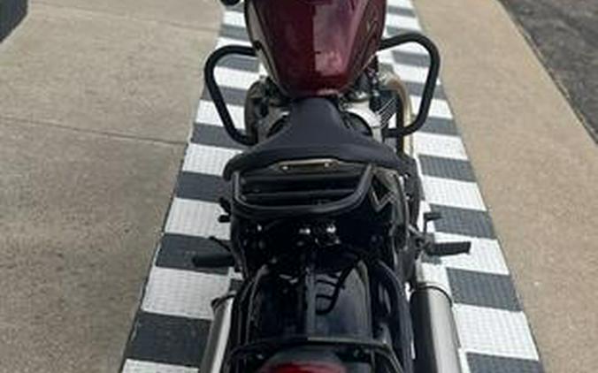 2022 Triumph Bonneville Bobber Cordovan Red
