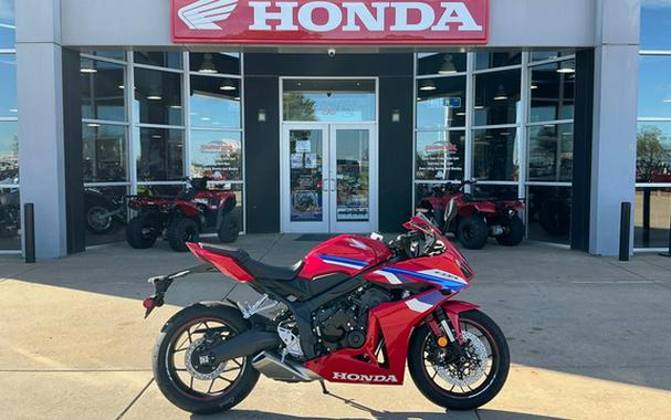 2026 Honda CBR650R E-Clutch
