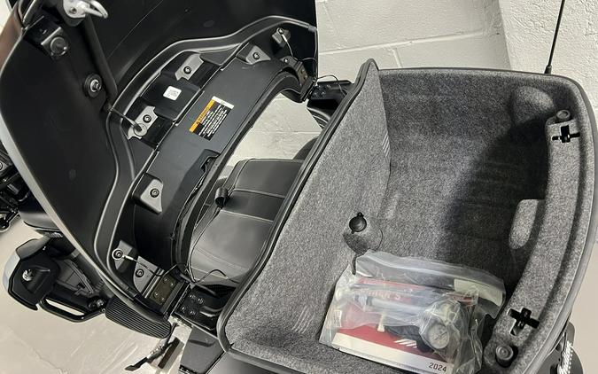 2025 Indian ROADMASTER DARK HORSE WITH POWERBAND AUDIO PACKAGE