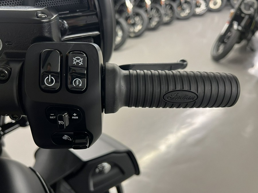2025 Indian ROADMASTER DARK HORSE WITH POWERBAND AUDIO PACKAGE