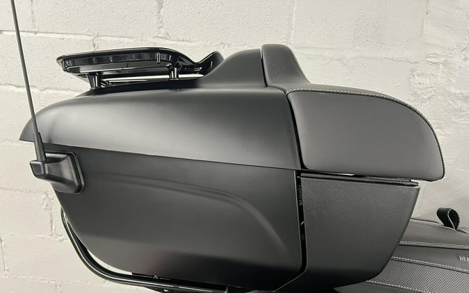 2025 Indian ROADMASTER DARK HORSE WITH POWERBAND AUDIO PACKAGE