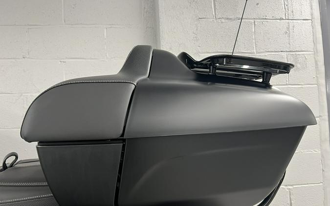 2025 Indian ROADMASTER DARK HORSE WITH POWERBAND AUDIO PACKAGE