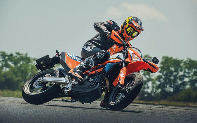 2023 KTM 690 Enduro R and 690 SMC R | First Look Review