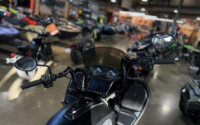 2021 Indian Motorcycle® Challenger® Dark Horse Thunder Black Smoke