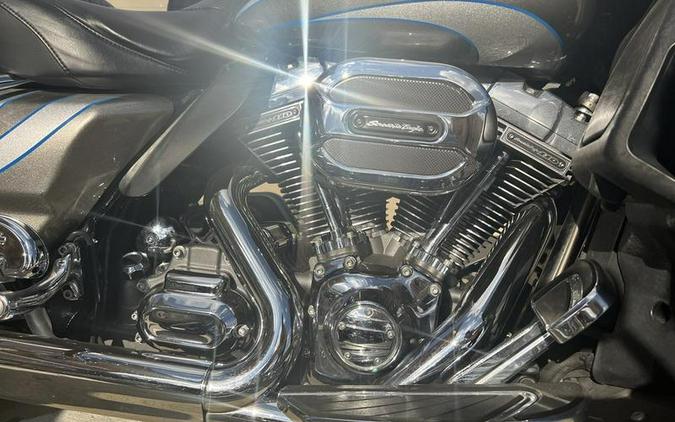 2016 Harley-Davidson® FLTRUSE - CVO™ Road Glide Ultra®