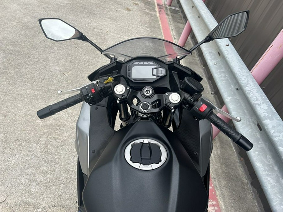 2025 Kawasaki Ninja 500 ABS Metallic Flat Spark Black/Metallic ABS