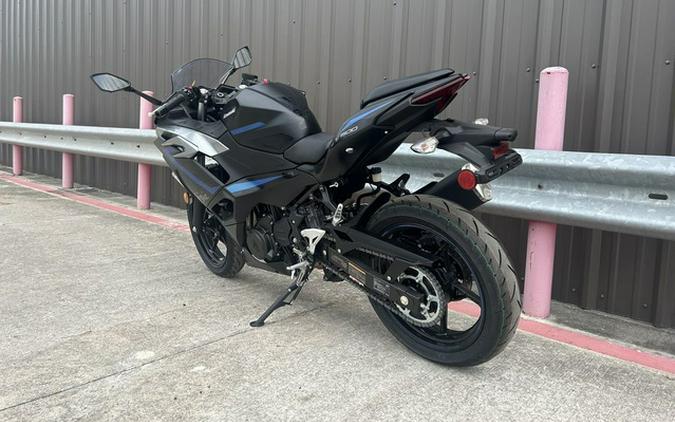 2025 Kawasaki Ninja 500 ABS Metallic Flat Spark Black/Metallic ABS